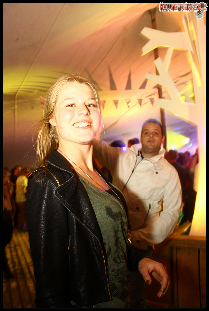 889x1321 pixels (1.245K)